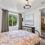 5 Minute Walking To Downtown, Nau, Coffee Shops, Shopping, Parks And More!